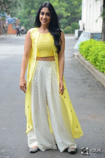 Regina-Cassandra-At-Jyo-Achyutananda-Movie-Success-Meet